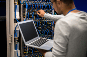 Teknisi Profesional Maintenance Server Kantor